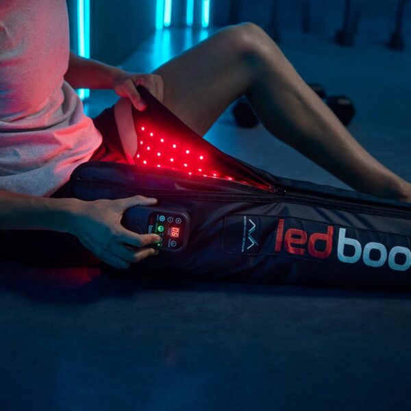 LedBoots AVACR7 do regeneracji nóg z terapią światłem LED.